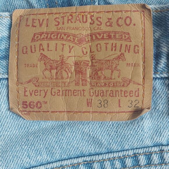 Vintage Levis 560 Loose Fit Tapered Leg Men's 38x31 Jeans Light Wash 90's USA - Picture 3 of 10